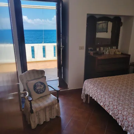 La Casa Sugli Scogli Semesterbostad *