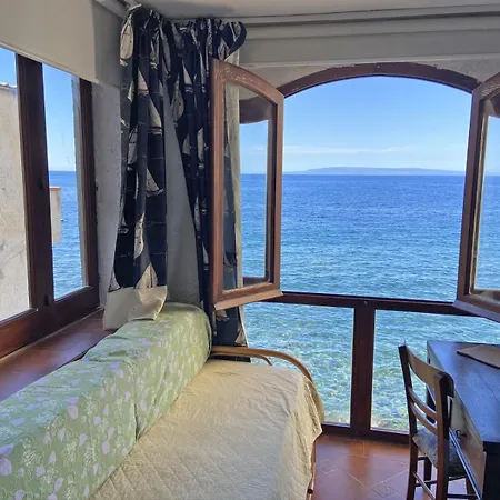 La Casa Sugli Scogli Semesterbostad Scilla