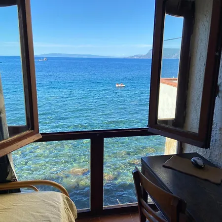 La Casa Sugli Scogli Semesterbostad