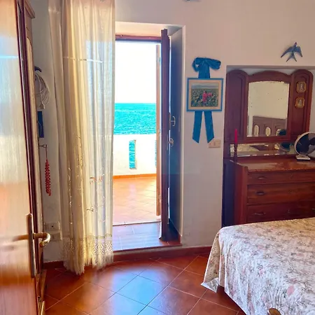 La Casa Sugli Scogli *