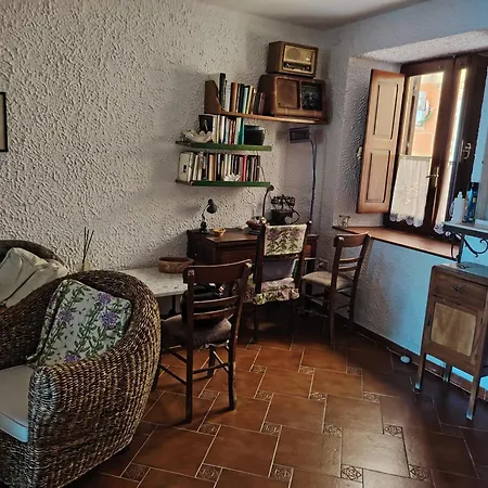 Semesterbostad La Casa Sugli Scogli